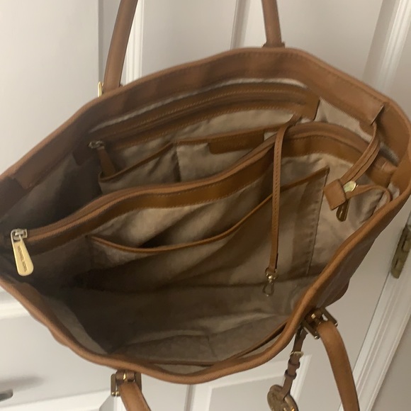 Michael Kors Top-Zip Leather Multifunction Tote - Picture 2 of 9